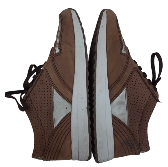 Brown Sneakers with Leather Upper and Versatile Design - Picture 3 of 12